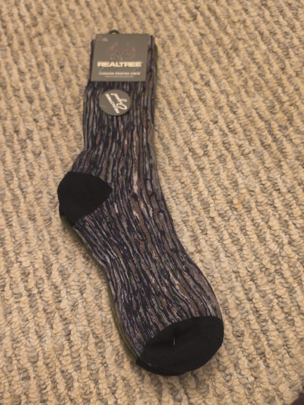 Realtree Men's Black and Multicolor Knit Crew Socks